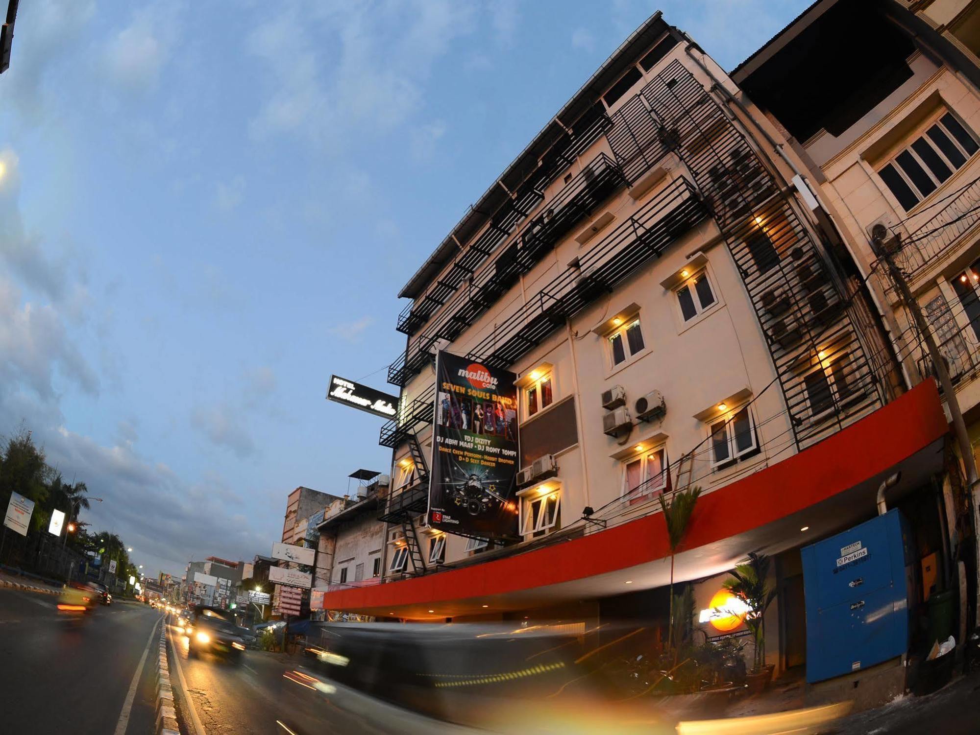 Makassar Mulia Hotel Buitenkant foto